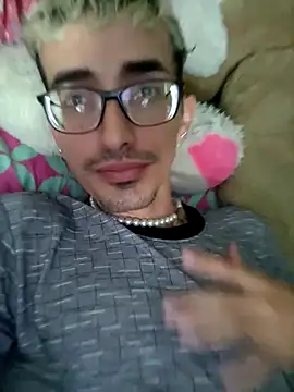 Snapshot of moorejhosua chatting on October 2025 01:01:02 PM moorejhosua online show from October 2025 01:01:02 PM