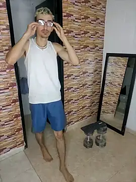 Snapshot of moorejhosua chatting on November 2025 12:26:01 PM moorejhosua online show from November 2025 12:26:01 PM