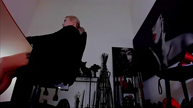 demisweet online show from February 2026 06:32:01 AM