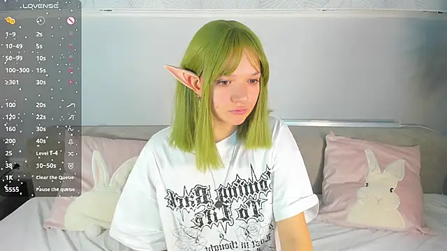 Molly Platt online show from October 2025 09:05:02 AM