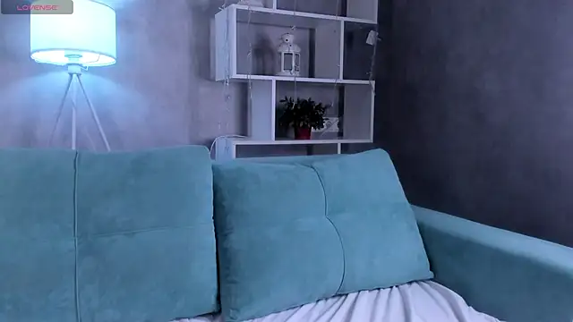 Molly Platt online show from November 2025 09:26:02 AM