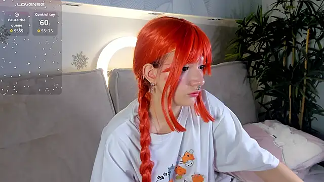 Molly Platt online show from December 2025 09:25:01 AM