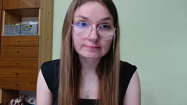 LooveELLYx online show from April 2026 10:01:02 PM