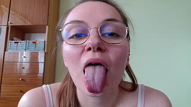 LooveELLYx online show from May 2026 02:22:02 PM