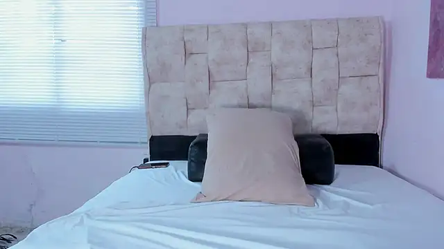 kethe love  online show from April 2026 09:01:01 PM