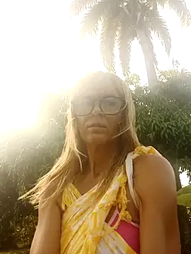 Snapshot of LunaNatural chatting on October 2025 08:09:02 PM LunaNatural online show from October 2025 08:09:02 PM