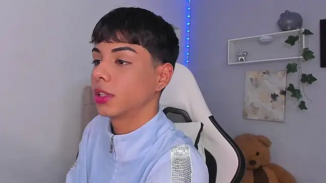 Thomas wil online show from November 2025 01:18:02 AM