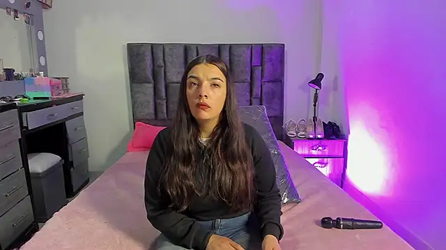 Esmeraldaa- online show from January 2026 09:57:01 AM