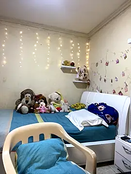 effie castroo online show from October 2025 01:25:02 AM