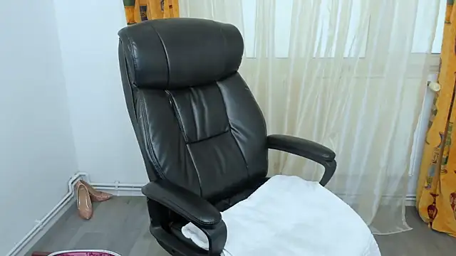 NaughtyWifey1 online show from September 2025 04:45:02 AM