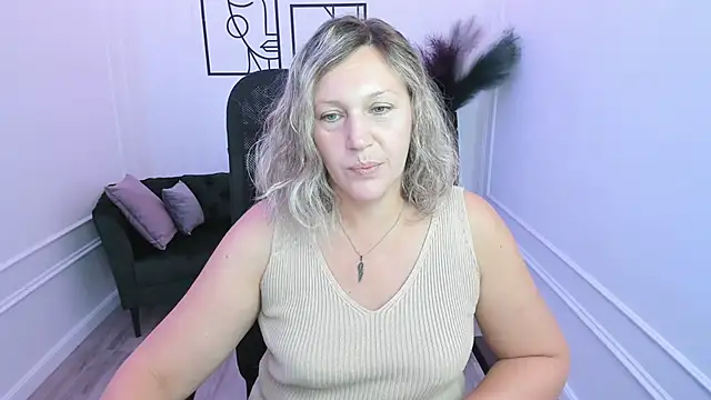 Snapshot of NinaStarle chatting on September 2025 12:04:02 PM NinaStarle online show from September 2025 12:04:02 PM