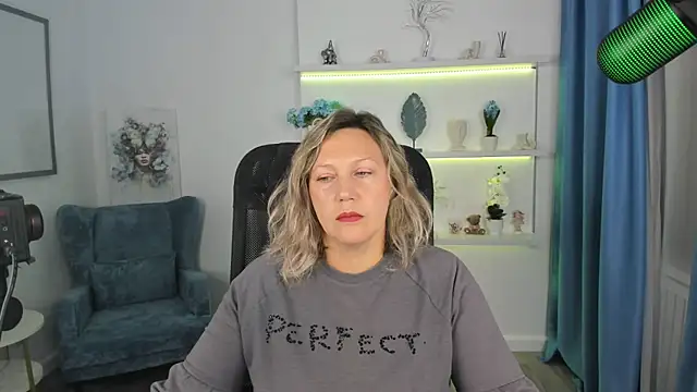 Snapshot of NinaStarle chatting on September 2025 04:58:02 AM NinaStarle online show from September 2025 04:58:02 AM