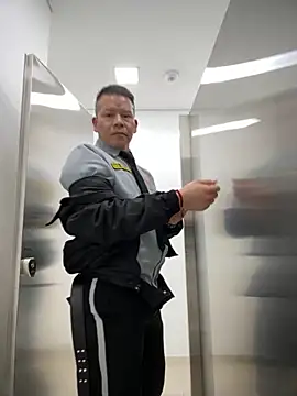 Manu0586 online show from September 2025 07:41:02 AM