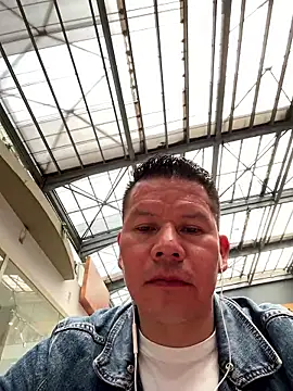 Manu0586 online show from April 2026 03:20:01 PM