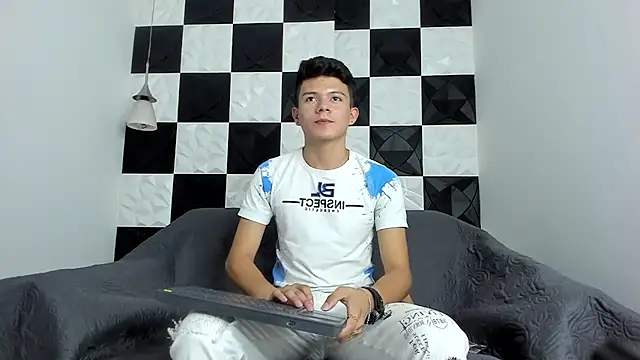 AndyFame1 online show from September 2025 07:03:01 PM