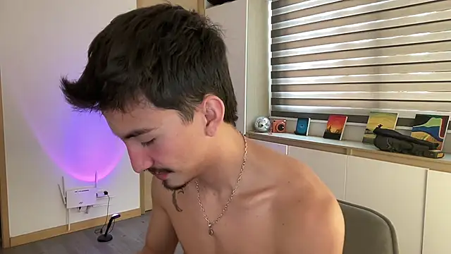 sweettaaron01 online show from November 2025 05:34:01 PM