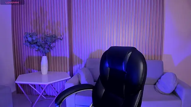 Snapshot of SarahYates chatting on July 2026 03:34:01 AM SarahYates online show from July 2026 03:34:01 AM