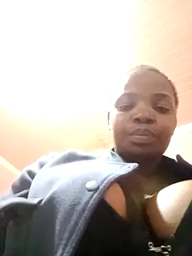 ShySexyBaddiexx online show from February 2026 02:17:02 AM