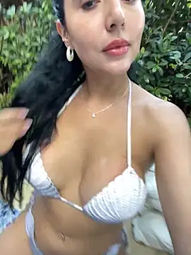 oh nina online show from October 2025 10:18:02 PM