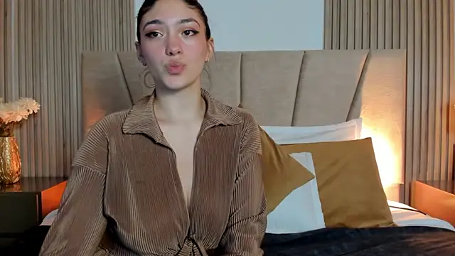 Victoria Beaumont online show from November 2025 11:33:02 AM