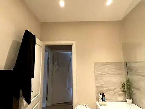 FrancescaXO online show from October 2025 01:23:01 PM