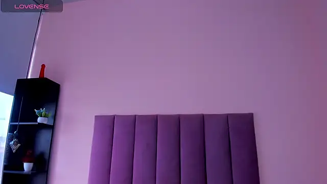 violet myerrs online show from January 2026 01:05:02 PM