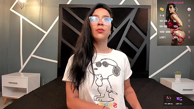 zoe martins  online show from October 2025 11:20:02 AM