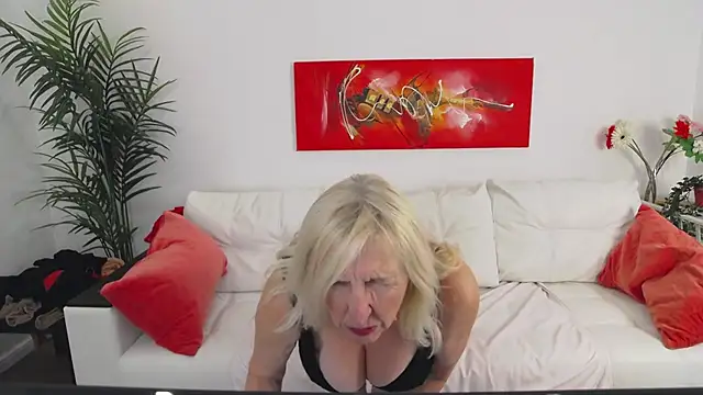 Snapshot of YourBustyBarbara chatting on October 2025 04:51:02 PM YourBustyBarbara online show from October 2025 04:51:02 PM