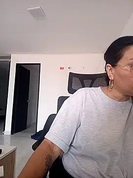 Nadia samiri online show from September 2025 03:48:01 PM