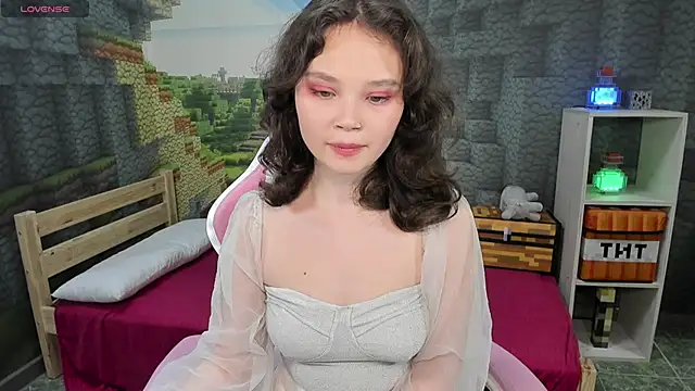 Snapshot of EmilyChaves chatting on September 2025 06:32:02 PM EmilyChaves online show from September 2025 06:32:02 PM