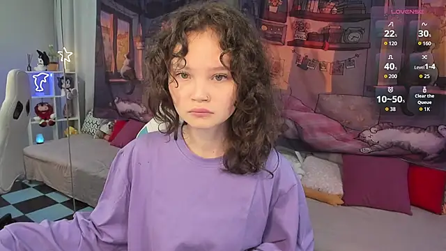 Snapshot of EmilyChaves chatting on October 2025 06:03:01 PM EmilyChaves online show from October 2025 06:03:01 PM