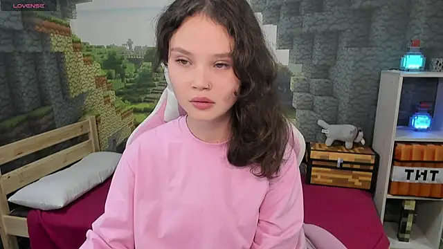 Snapshot of EmilyChaves chatting on October 2025 06:19:02 PM EmilyChaves online show from October 2025 06:19:02 PM