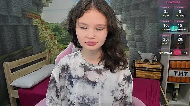 Snapshot of EmilyChaves chatting on October 2025 05:13:02 PM EmilyChaves online show from October 2025 05:13:02 PM