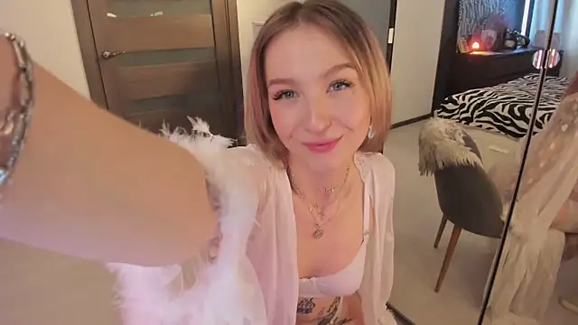 Snapshot of Annie_Leone chatting on October 2025 11:19:01 AM Annie Leone online show from October 2025 11:19:01 AM