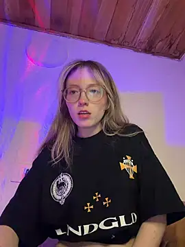 Snapshot of ReenKitty chatting on May 2026 05:02:02 AM ReenKitty online show from May 2026 05:02:02 AM