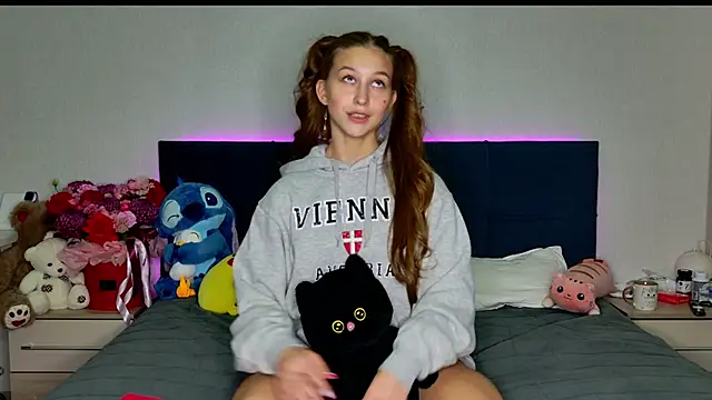 MissEmilyMiller online show from November 2025 05:36:02 PM