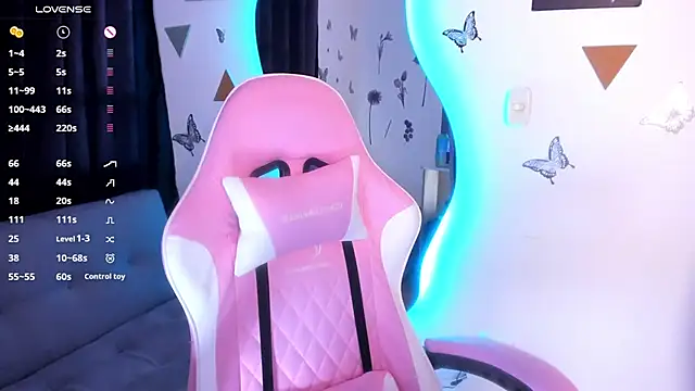 luciamature  online show from November 2025 09:05:02 PM