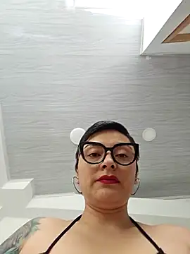 Daniela Leonn online show from October 2025 07:25:02 PM