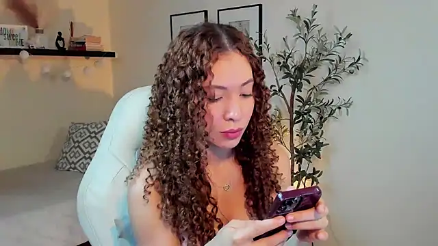 isabella-garcia- online show from April 2026 06:49:02 PM