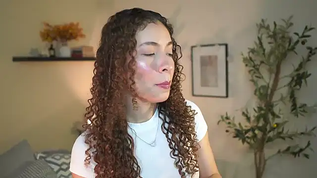 Snapshot of isabella-garcia- chatting on June 2026 02:45:01 AM isabella-garcia- online show from June 2026 02:45:01 AM
