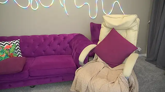 Snapshot of BellaLaPetit chatting on October 2025 01:14:01 AM BellaLaPetit online show from October 2025 01:14:01 AM