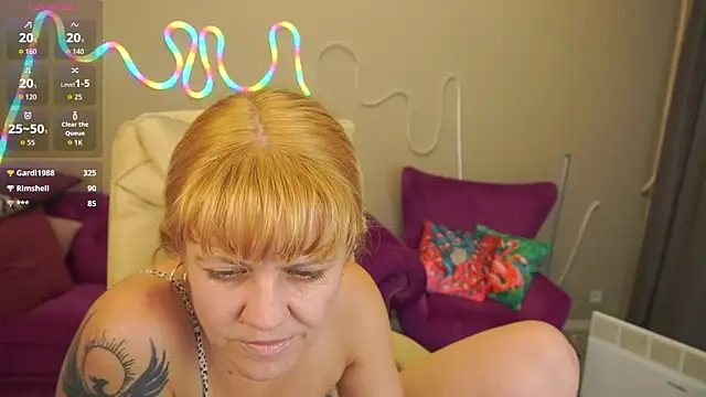 Snapshot of BellaLaPetit chatting on October 2025 02:15:01 AM BellaLaPetit online show from October 2025 02:15:01 AM