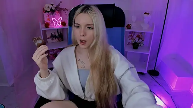 AuroraWrenfield online show from September 2025 10:29:01 AM