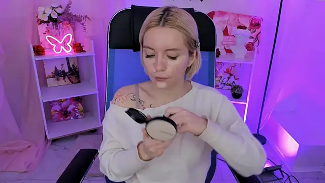 AuroraWrenfield online show from November 2025 04:33:02 AM