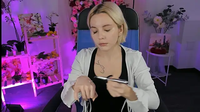 AuroraWrenfield online show from November 2025 04:25:02 AM