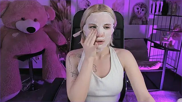 AuroraWrenfield online show from December 2025 12:30:01 AM