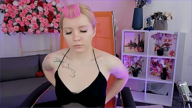 AuroraWrenfield online show from February 2026 04:32:01 AM