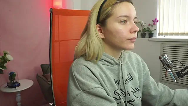 AuroraWrenfield online show from April 2026 04:26:01 AM