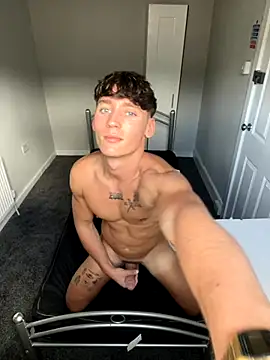 naughtyboy0124 online show from October 2025 01:20:01 PM