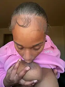 yummy0322 online show from November 2025 03:45:01 PM